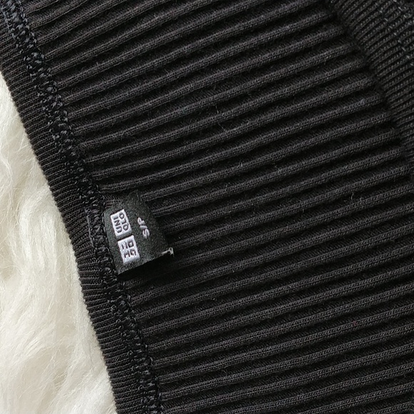 Women Black ribbed cropped top - Picture 2 of 4